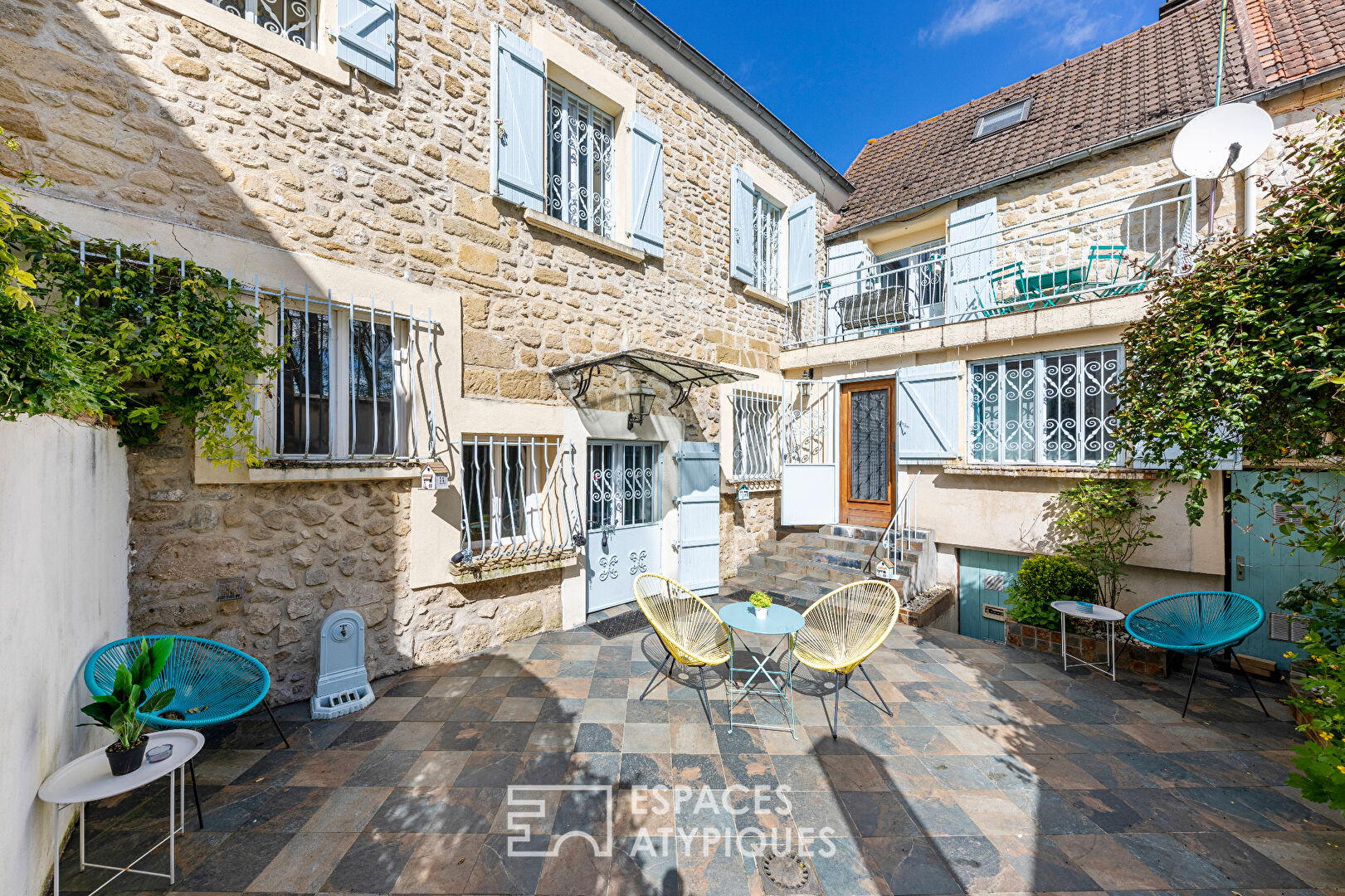 Townhouse of 175 m2 in the heart of the village