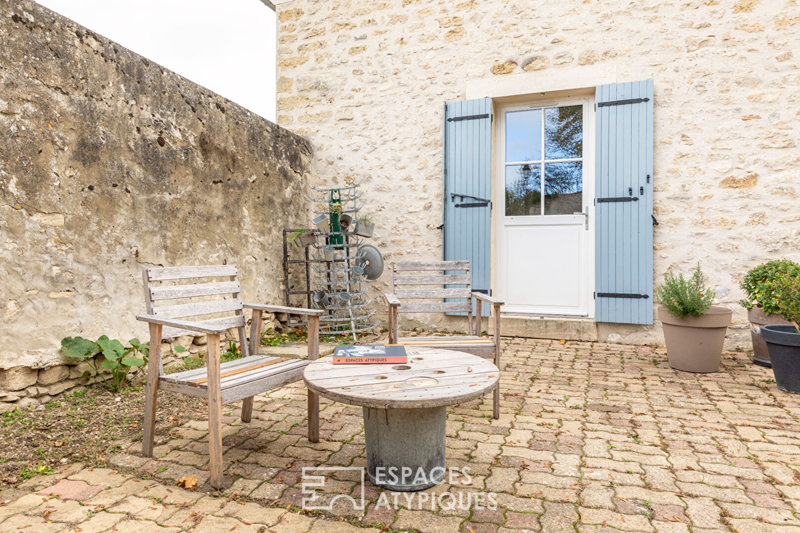 Like a holiday air – Chiselled stone property