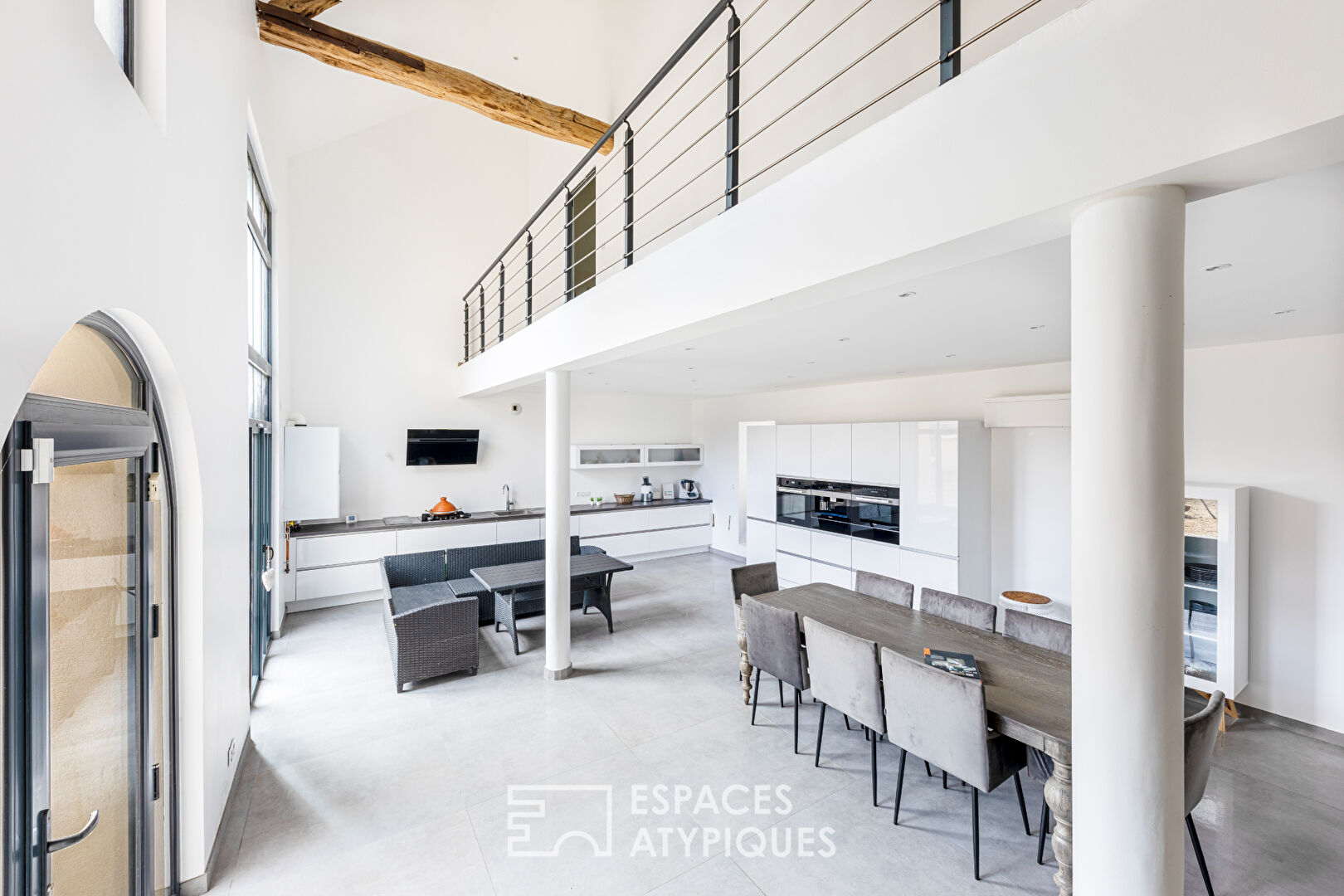 Loft démesuré dans ancienne grange