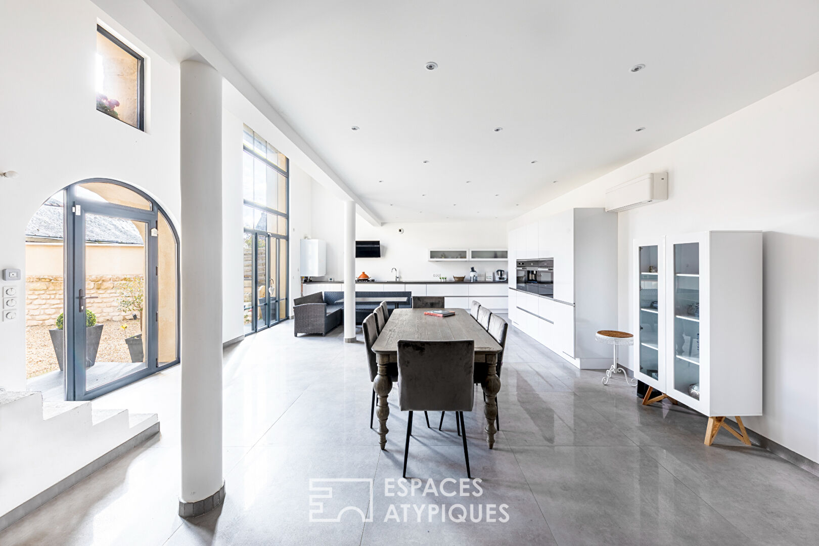 Loft démesuré dans ancienne grange