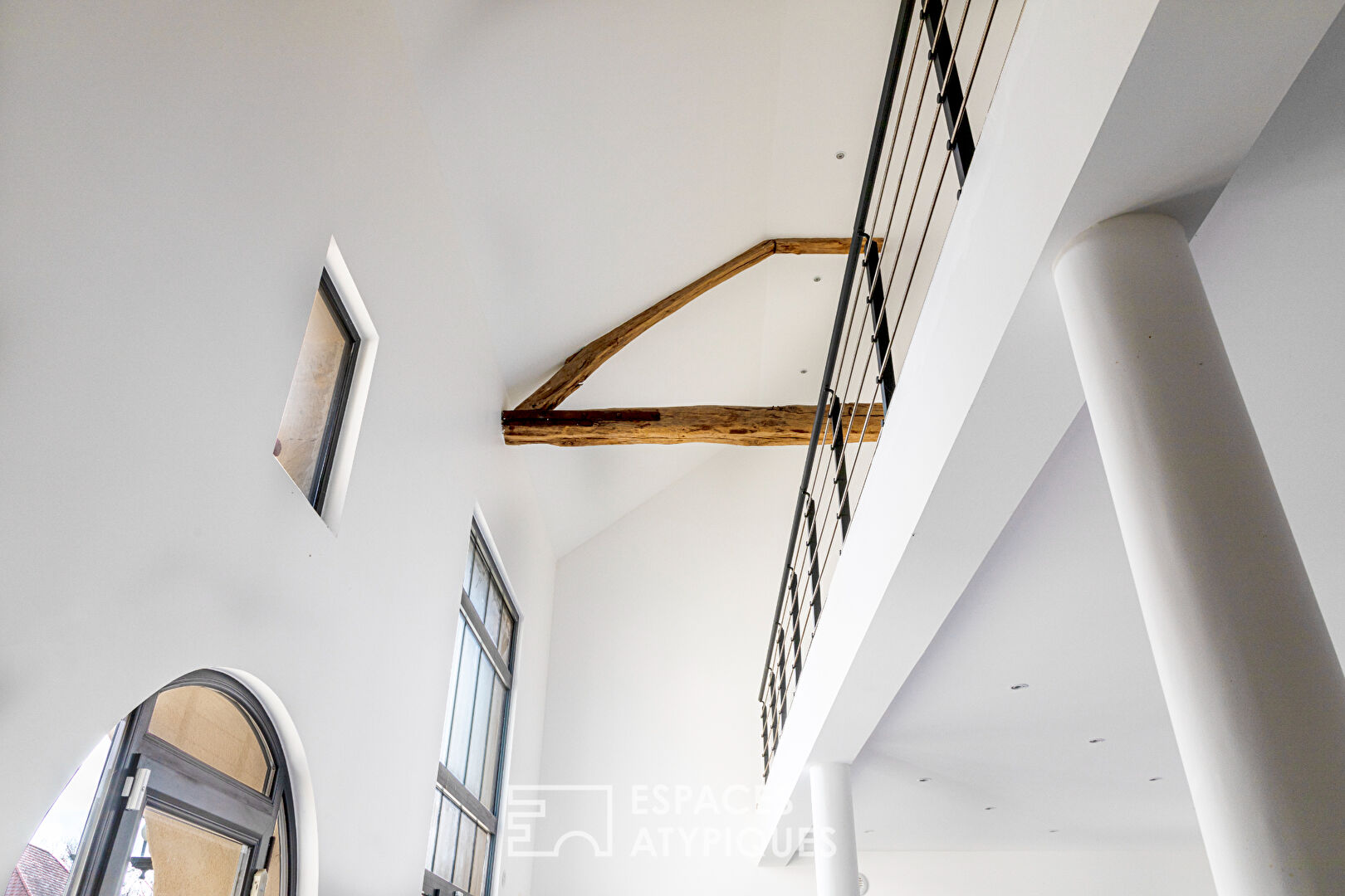 Loft démesuré dans ancienne grange