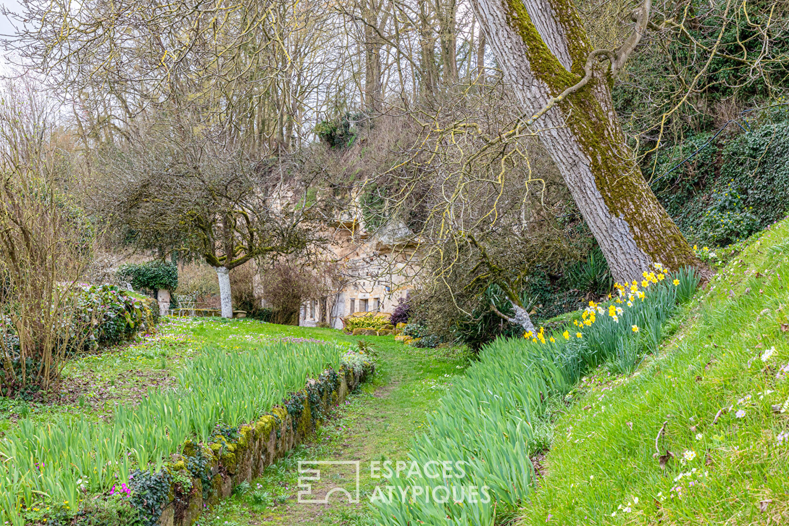 La beauté cachée – Propriété de 1867, ses grottes et son parc