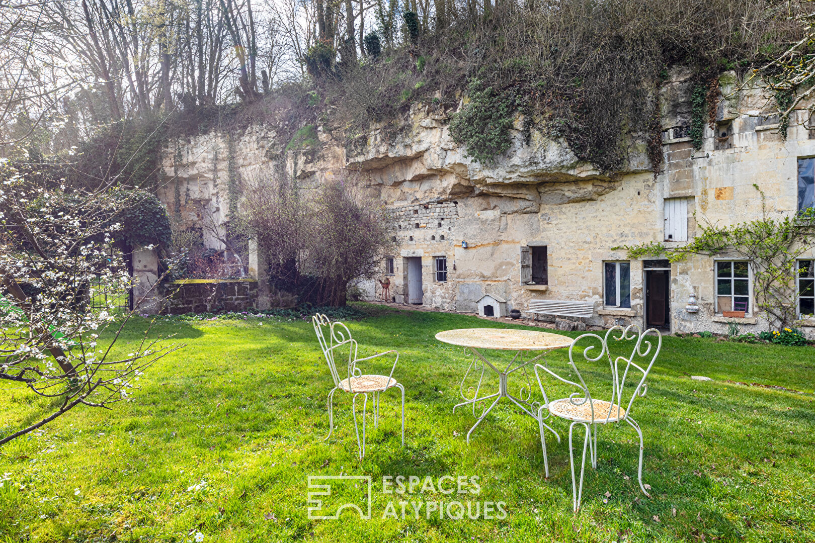 La beauté cachée – Propriété de 1867, ses grottes et son parc