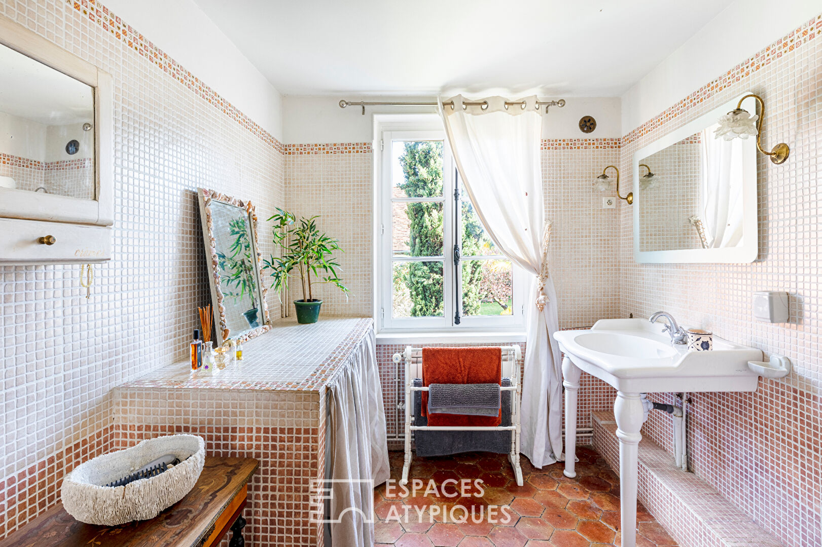 La closerie – Son atelier d’artiste et son duplex indépendant.