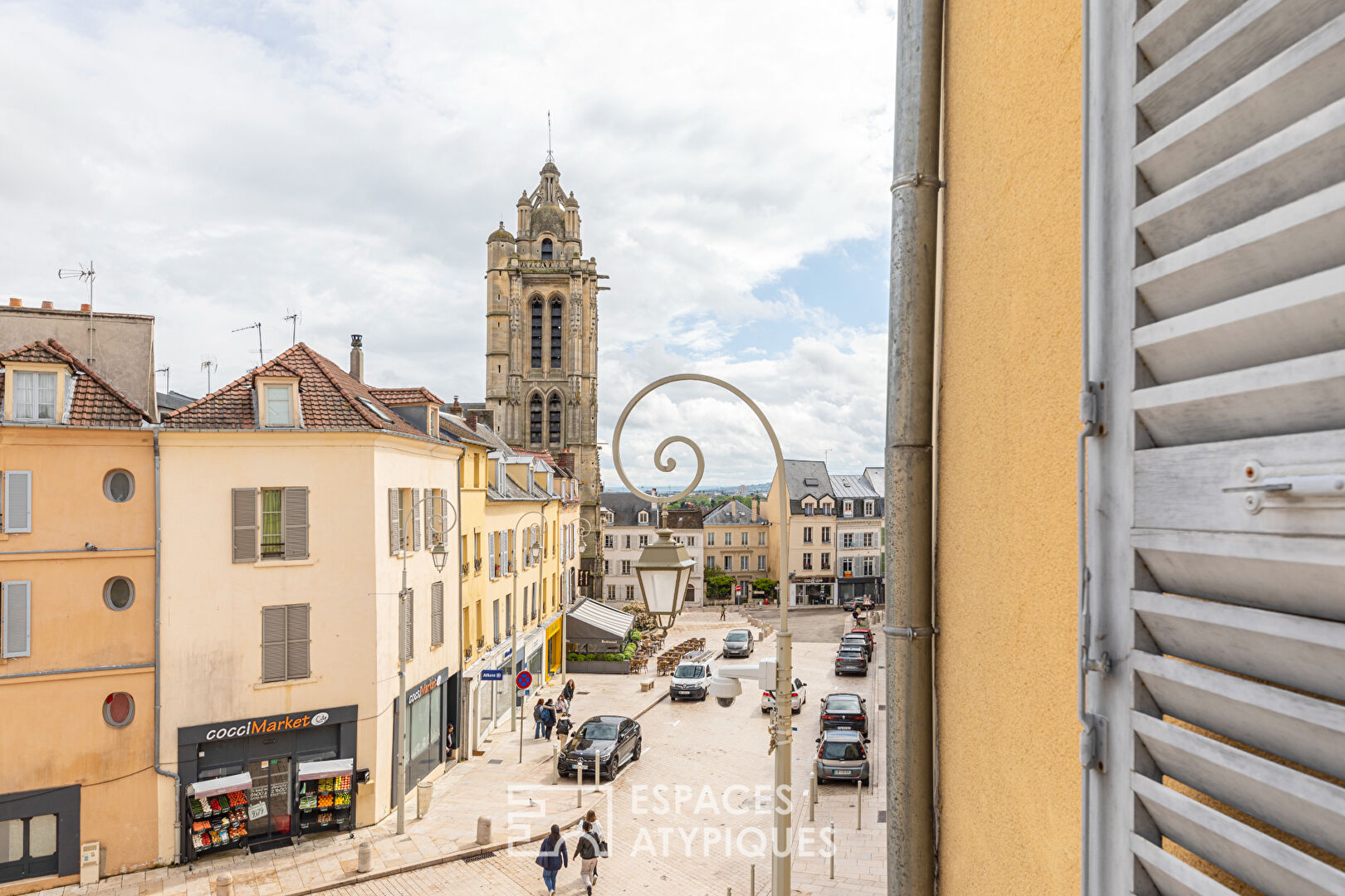 House-like duplex in the historic center of Pontoise