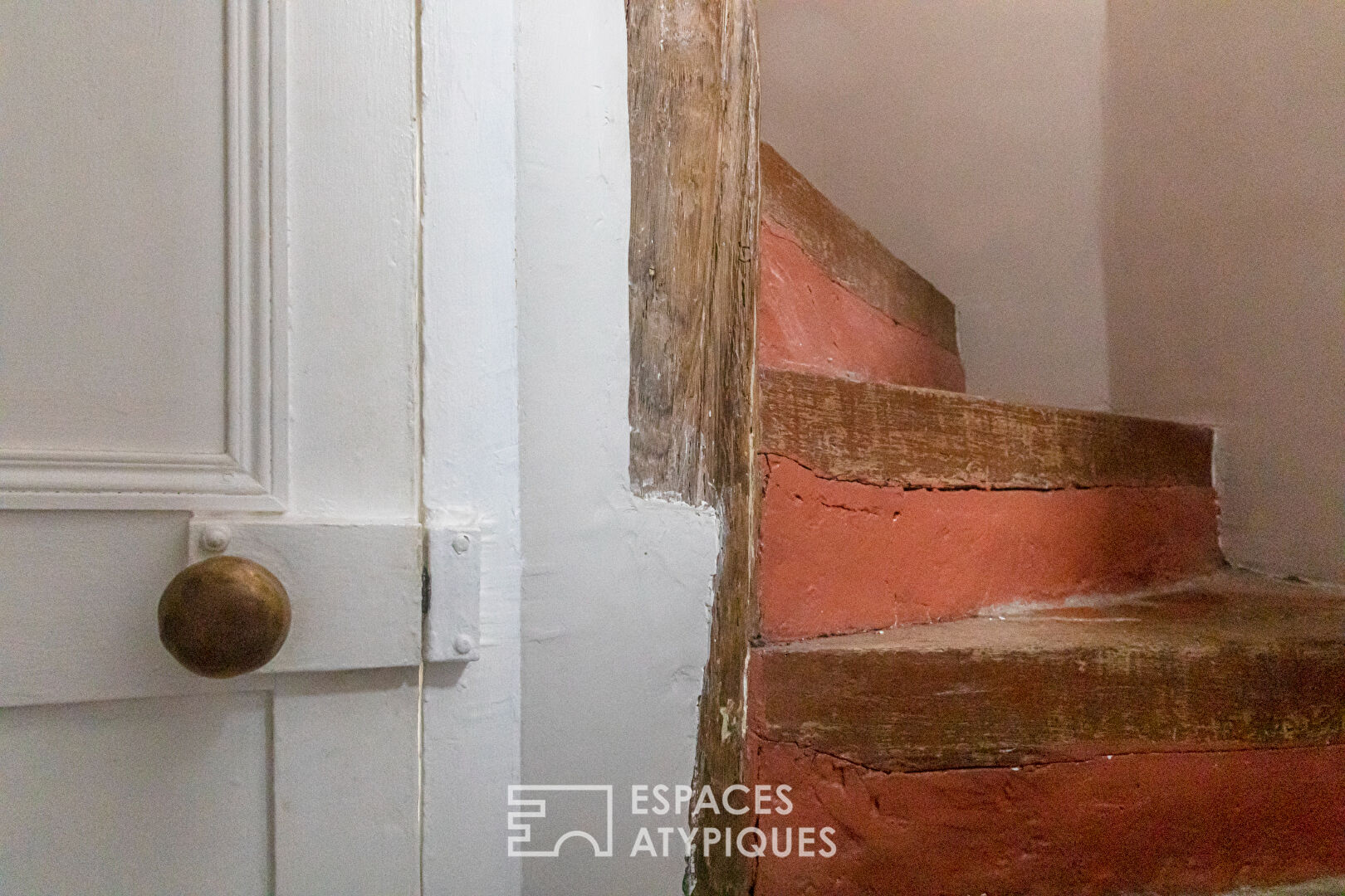 House-like duplex in the historic center of Pontoise