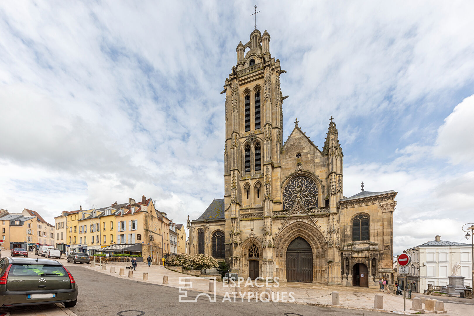 House-like duplex in the historic center of Pontoise