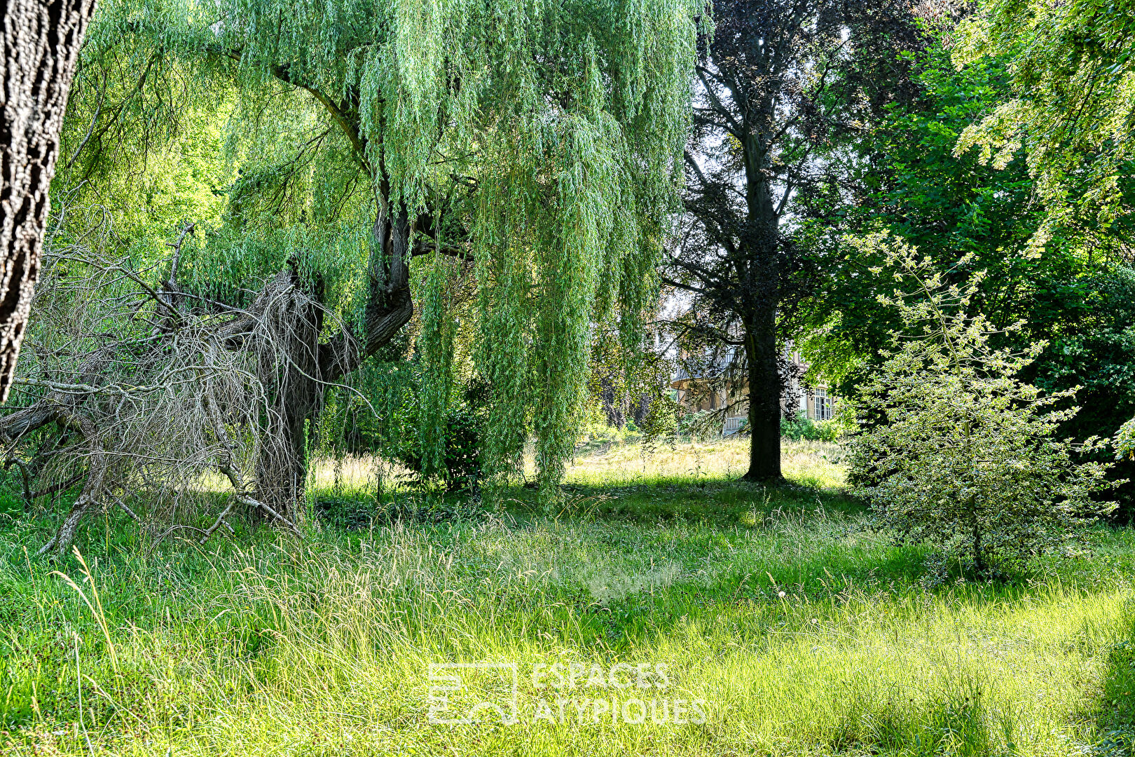 Maison de Charme dans un parc sur les hauteurs de Saint Prix