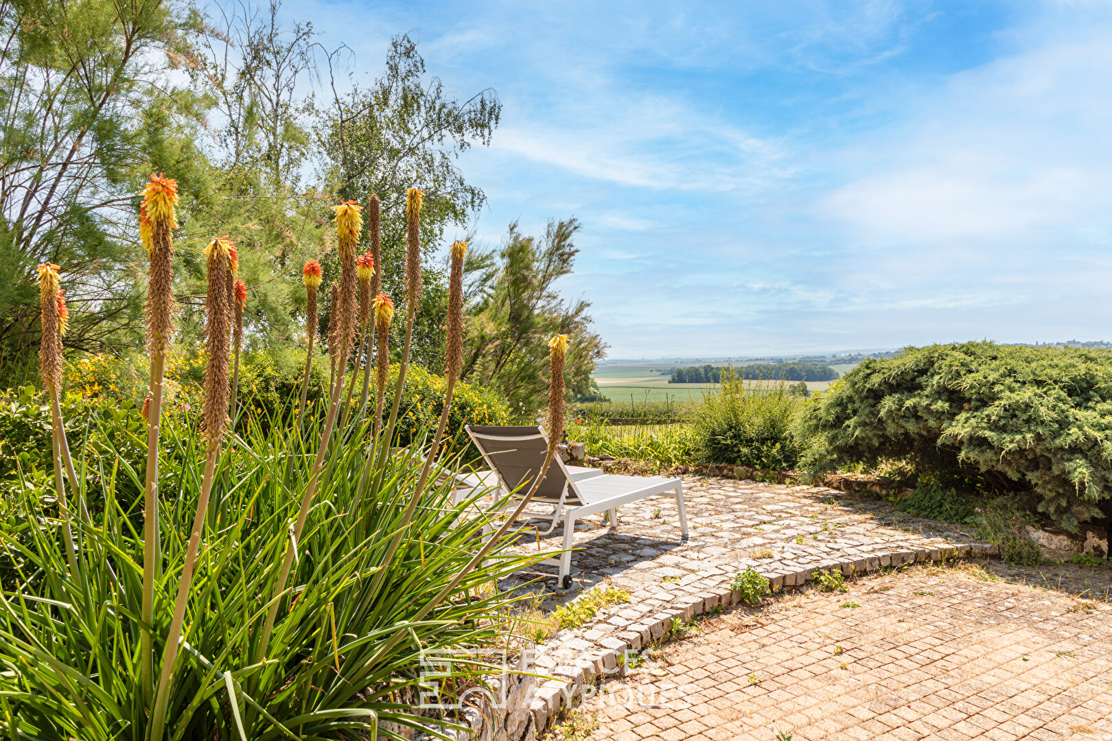 Uncomplicated 12th century property with a panoramic view of Paris