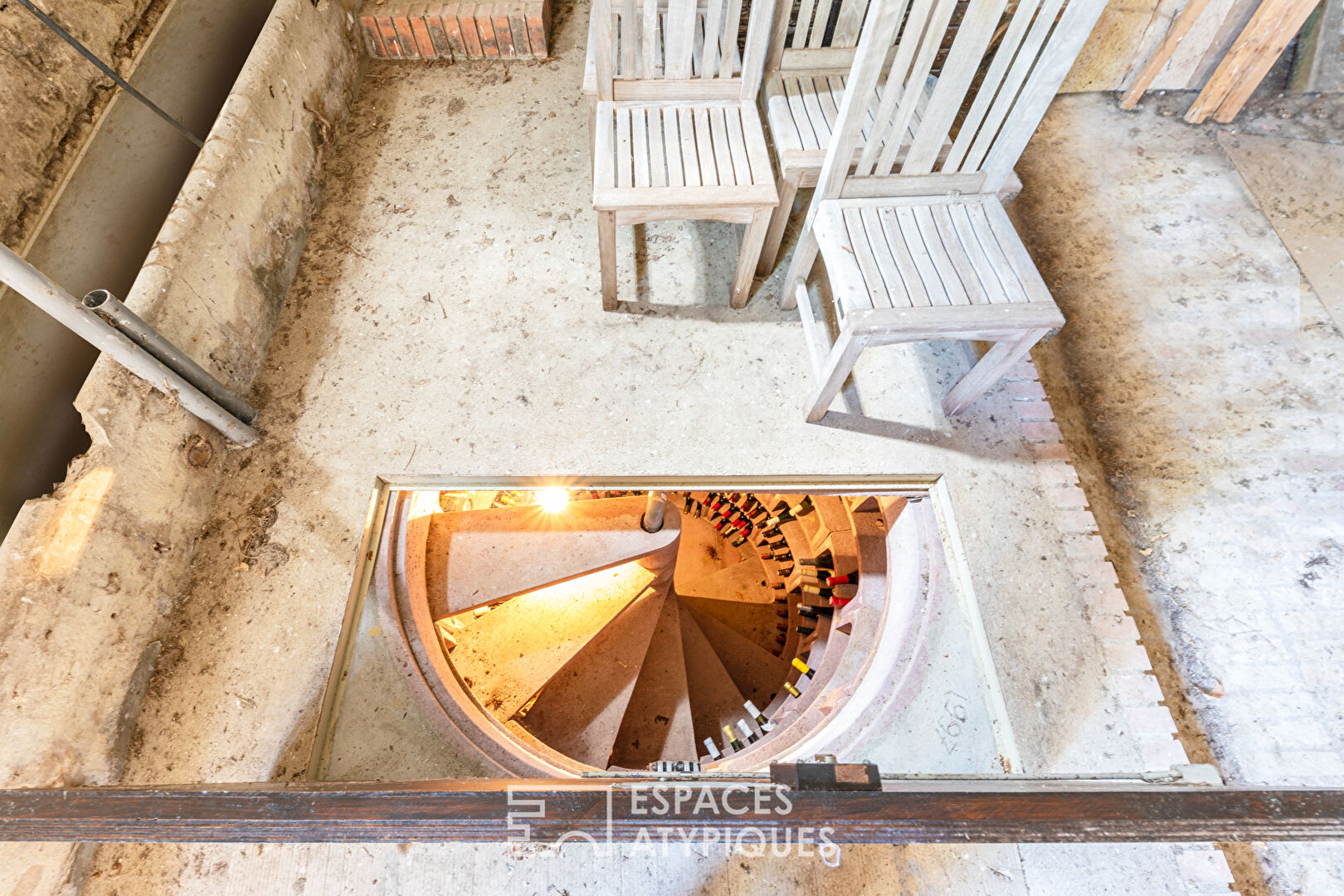 Uncomplicated 12th century property with a panoramic view of Paris