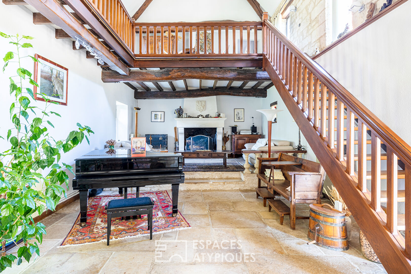 Uncomplicated 12th century property with a panoramic view of Paris