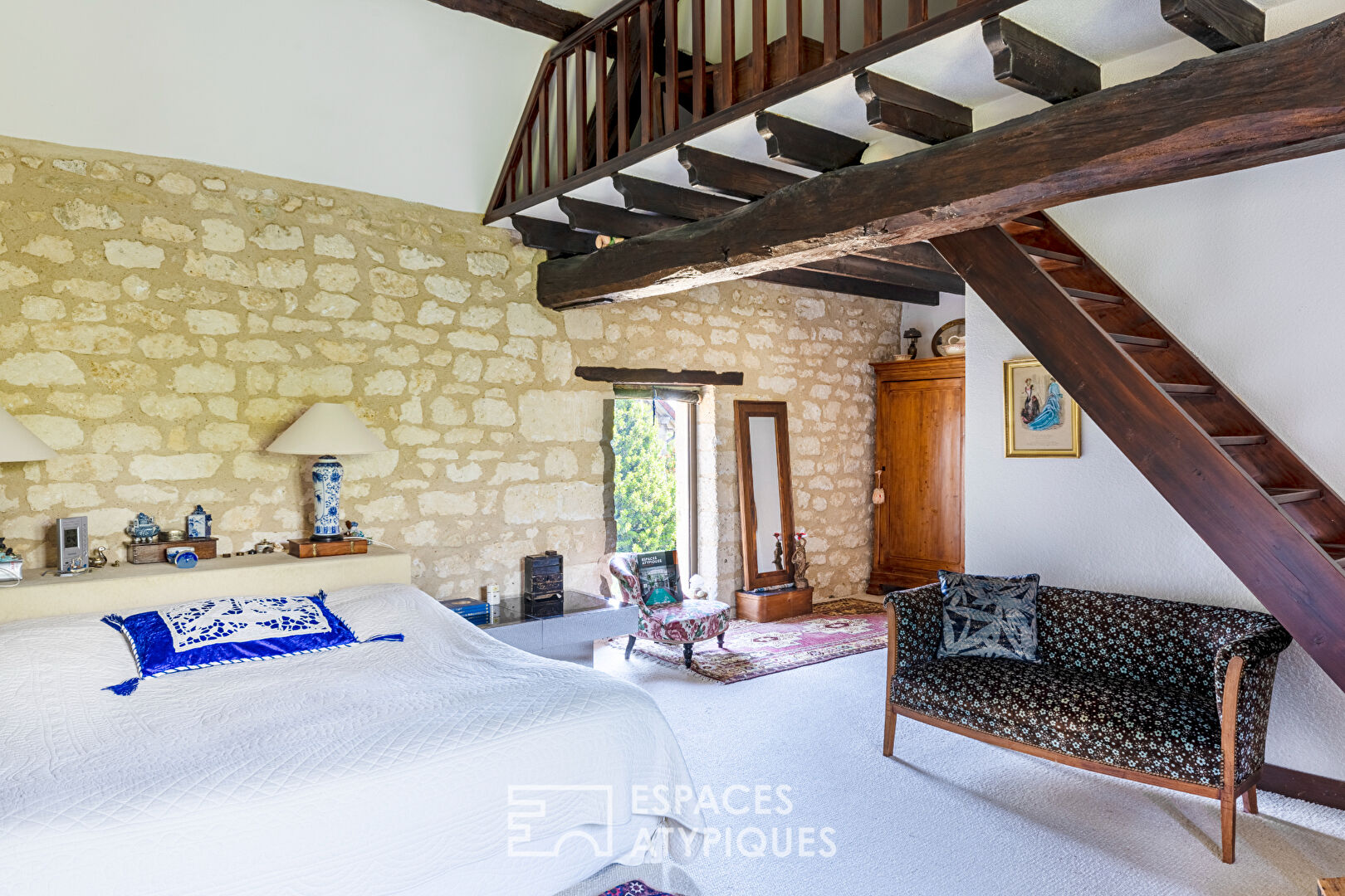 Uncomplicated 12th century property with a panoramic view of Paris