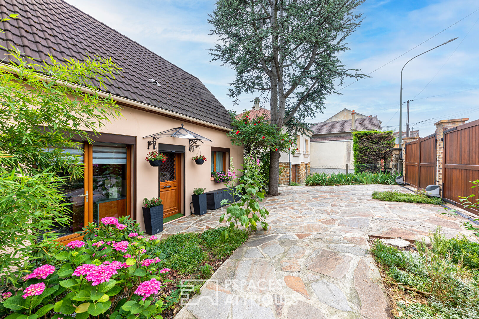 Charmante maison de ville avec jardin et dépendance de 21m².