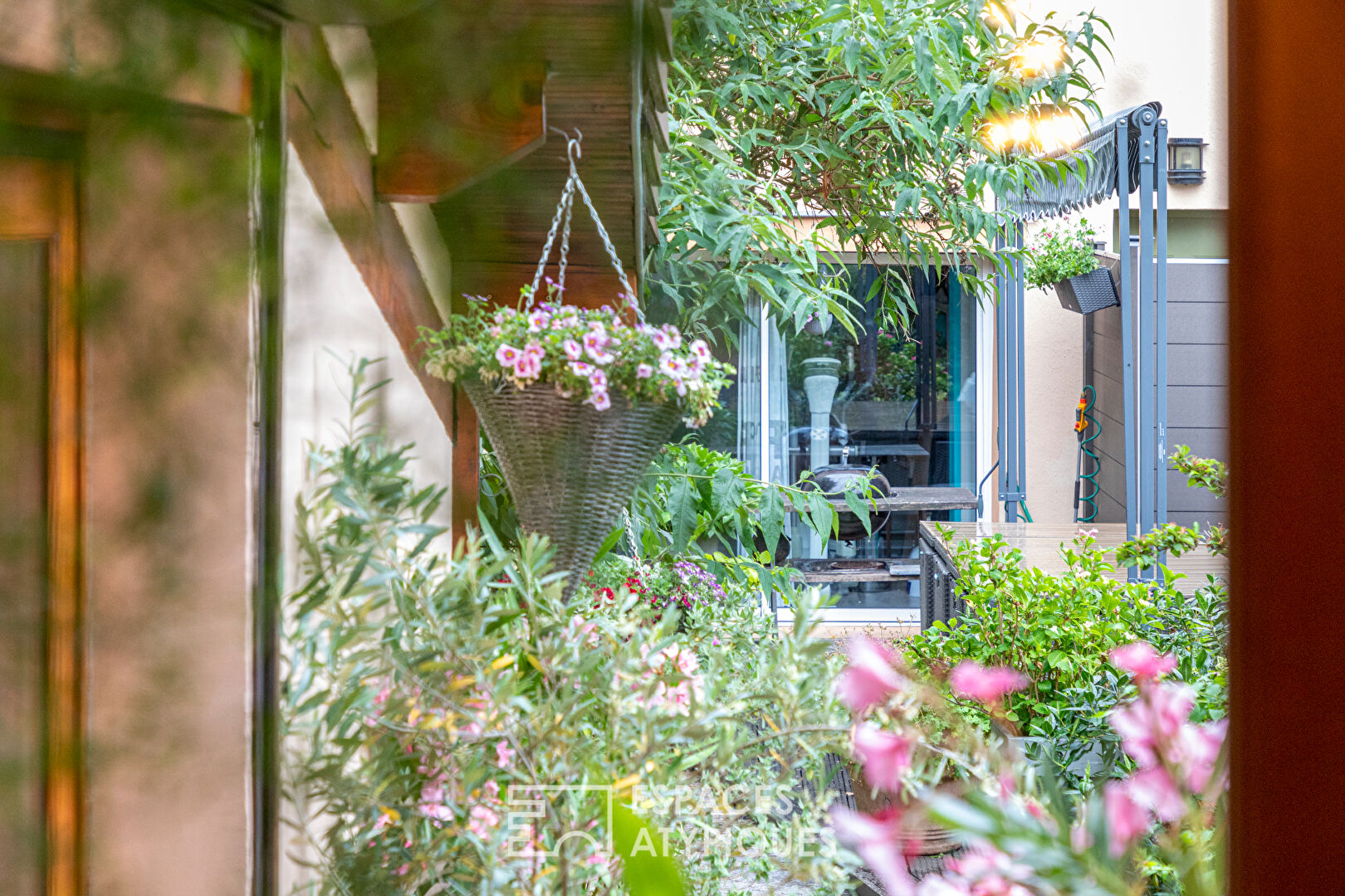 Charmante maison de ville avec jardin et dépendance de 21m².