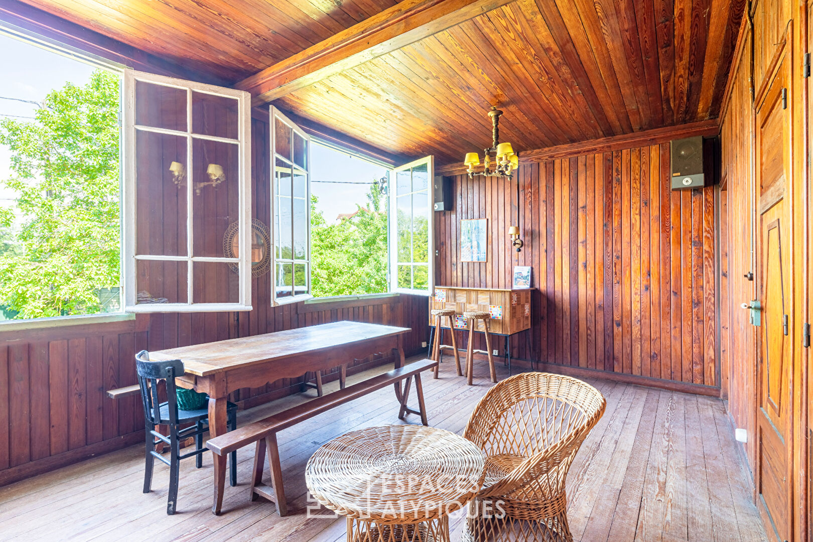 An air of Louisiana – House on stilts on the banks of the Oise – Eragny village