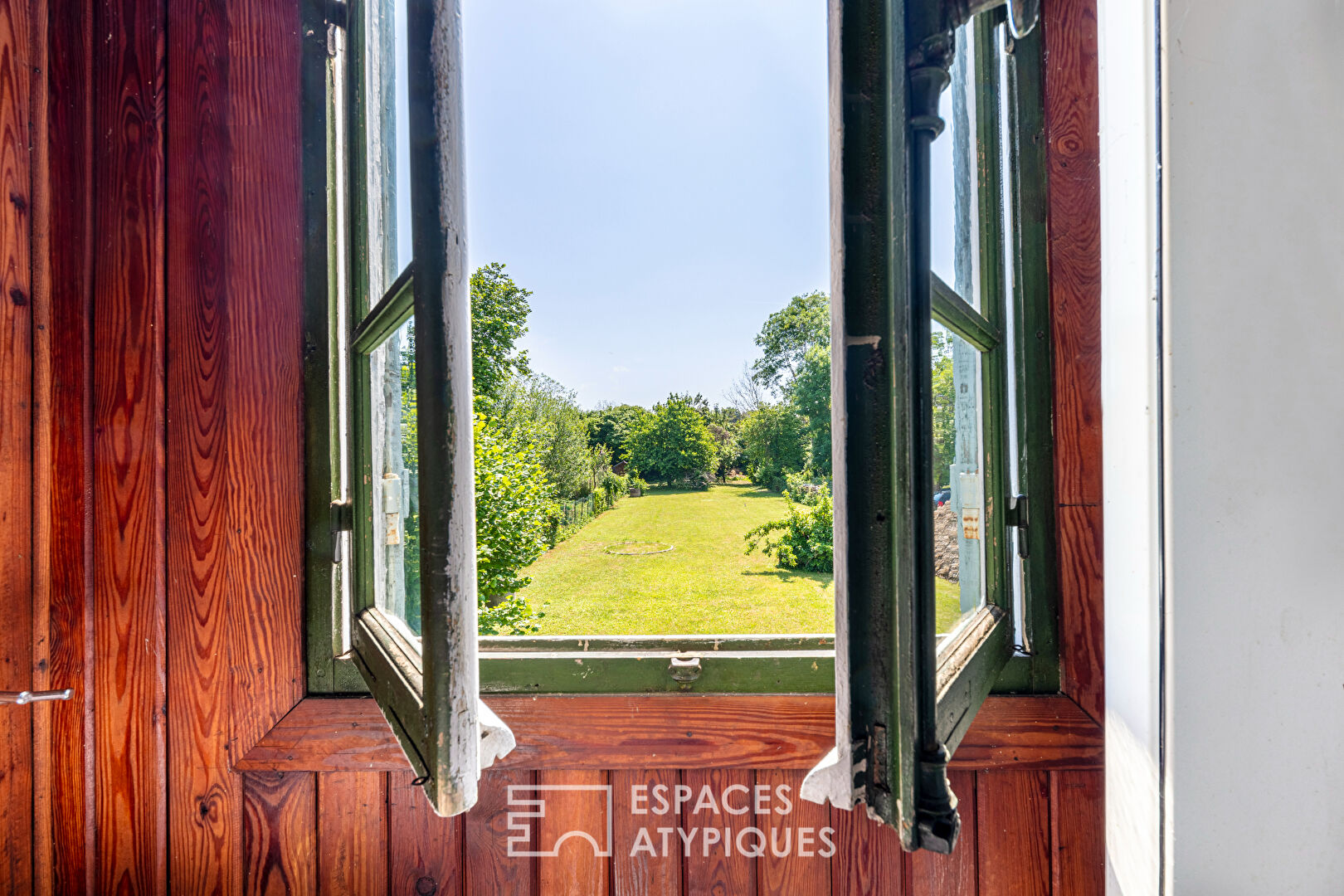 An air of Louisiana – House on stilts on the banks of the Oise – Eragny village