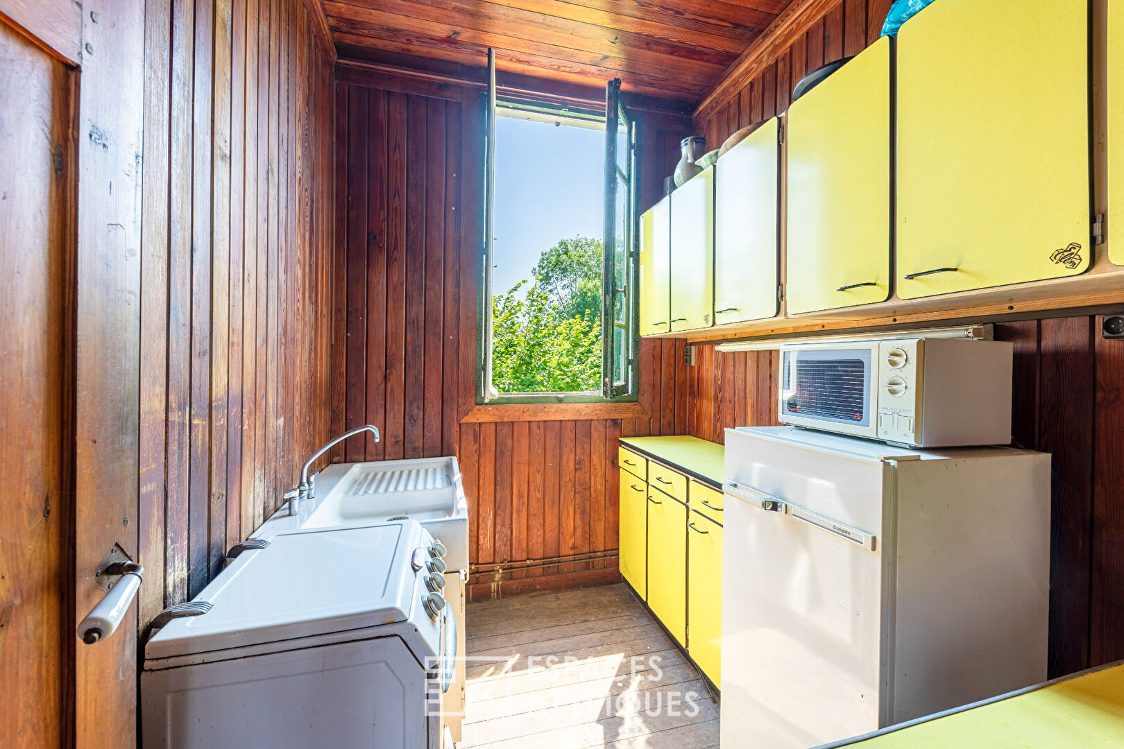 An air of Louisiana – House on stilts on the banks of the Oise – Eragny village