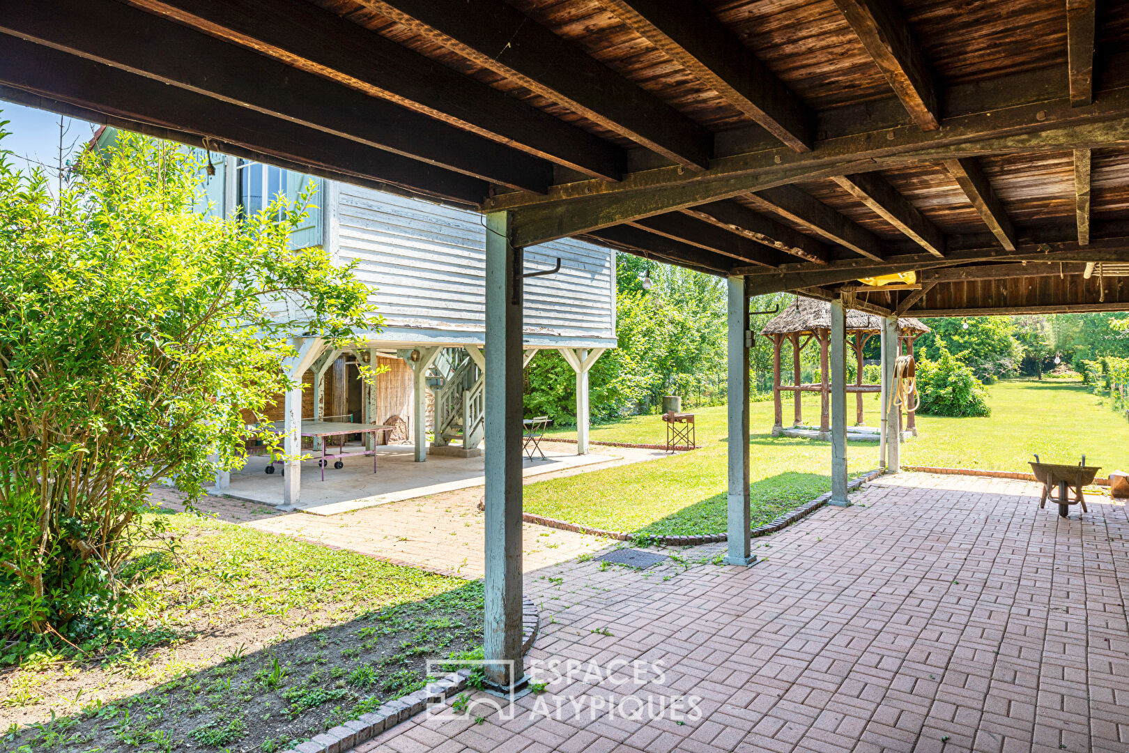 An air of Louisiana – House on stilts on the banks of the Oise – Eragny village