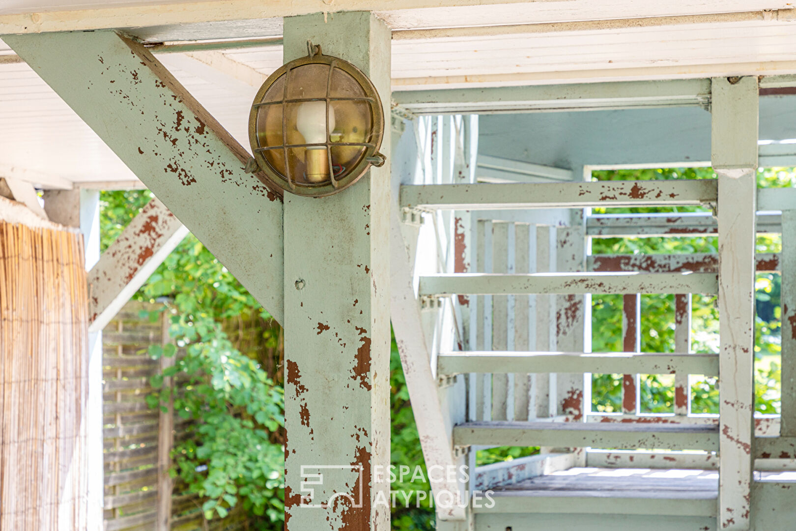 An air of Louisiana – House on stilts on the banks of the Oise – Eragny village