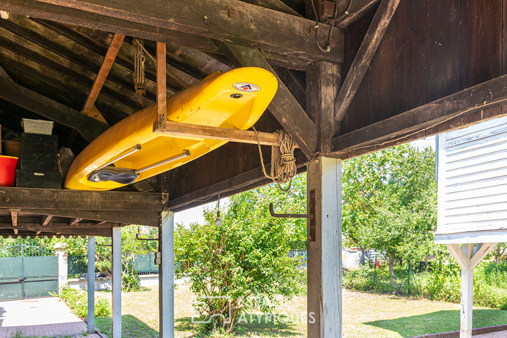 An air of Louisiana – House on stilts on the banks of the Oise – Eragny village