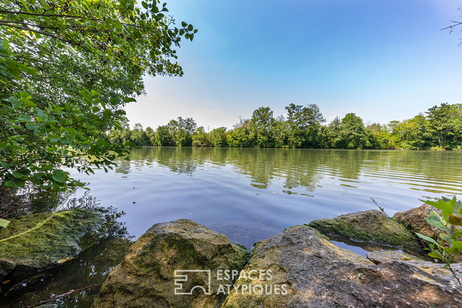 Un air de Louisiane – Maison sur pilotis sur les bord de l’Oise – Eragny village