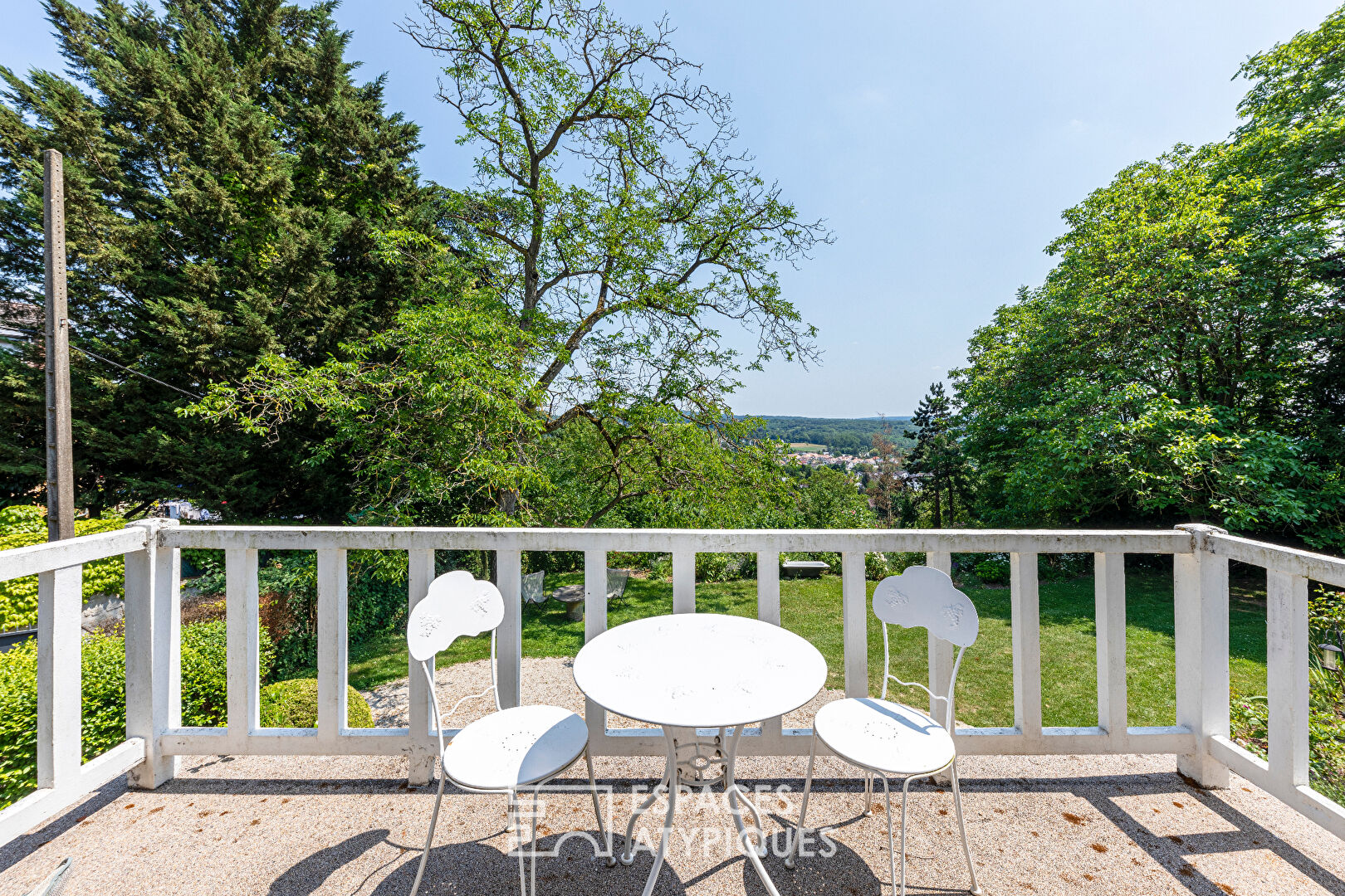 La maison de l ‘Artiste – Villa début XXeme avec vue et vaste jardin champêtre.