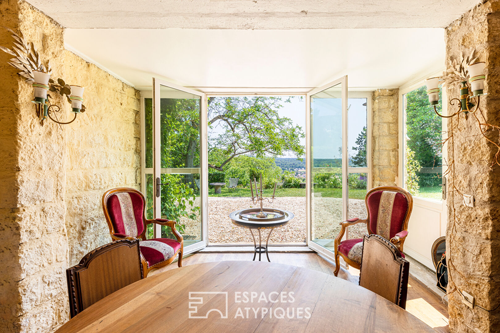 La maison de l ‘Artiste – Villa début XXeme avec vue et vaste jardin champêtre.