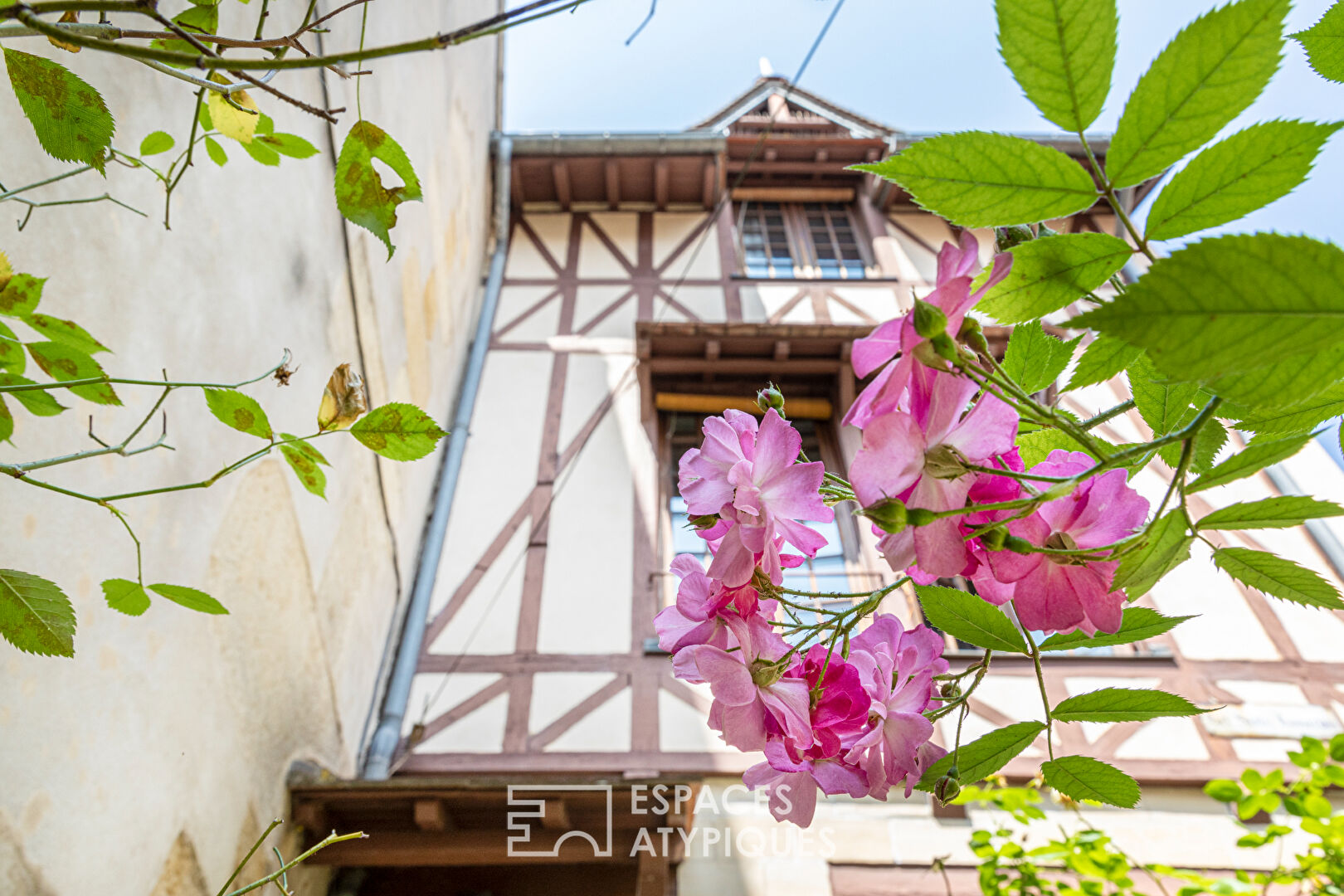 Etonnante maison à colombages, en plein coeur historique de Pontoise