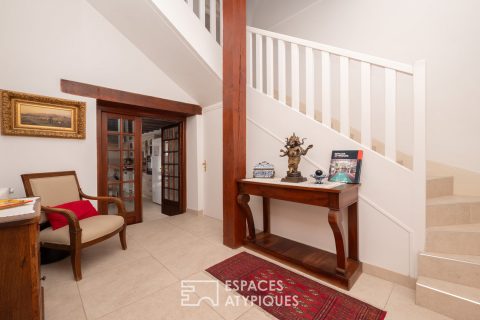 Charm of yesteryear, comfort of today… Sumptuous farmhouse located in the heart of the village of Eragny sur Oise