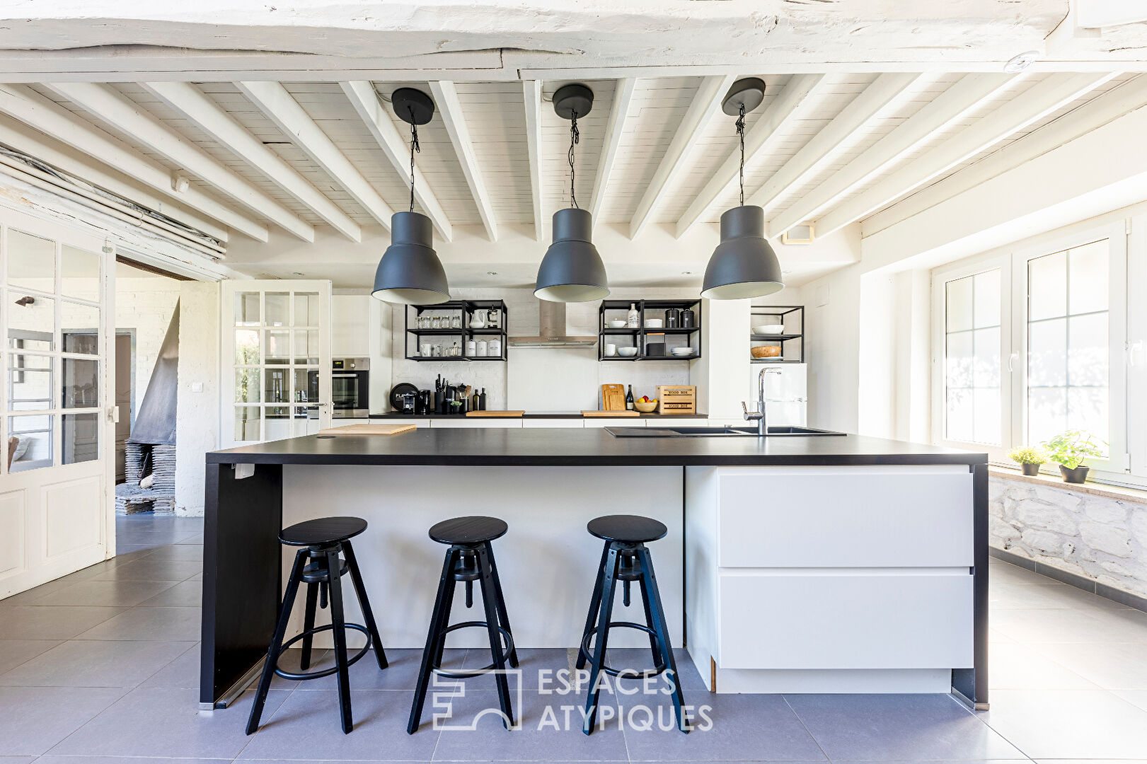 The purist – Former paint workshop converted into a home.