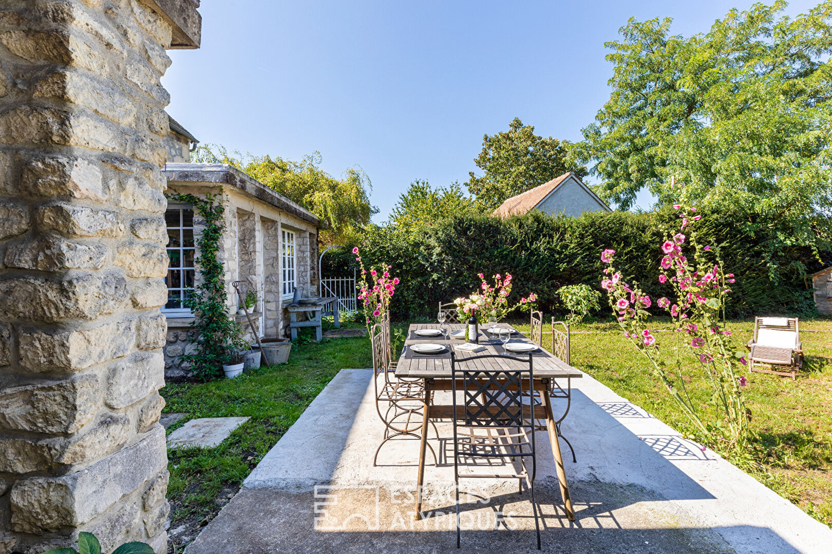 La puriste –  Ancien atelier de peinture reconverti en habitation.