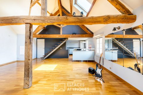 Loft entièrement rénové, dans ancienne ferme .