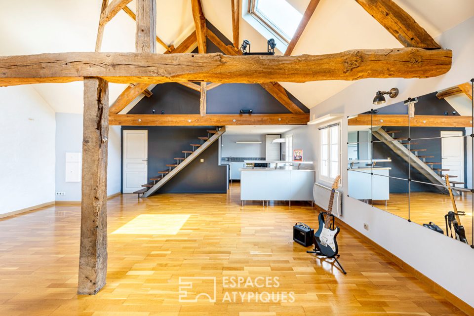 Triplex rénové au allures de loft, dans ancienne ferme .