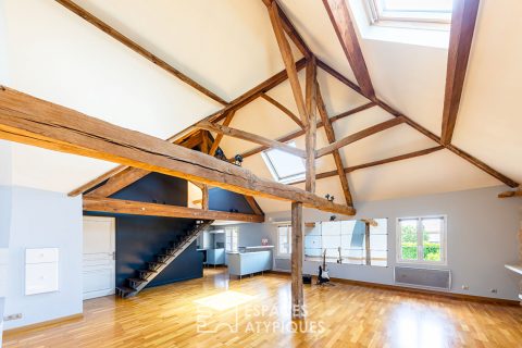 Loft entièrement rénové, dans ancienne ferme .