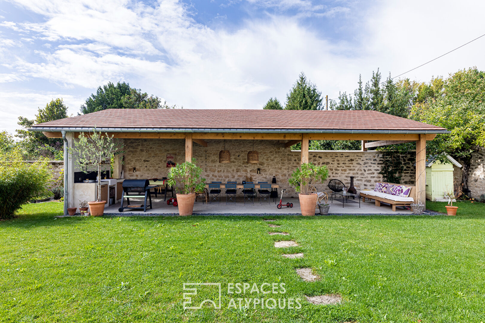 The house of happiness, its outbuilding and its summer kitchen