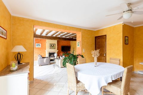 La Belle Embellie – bright farmhouse with swimming pool.