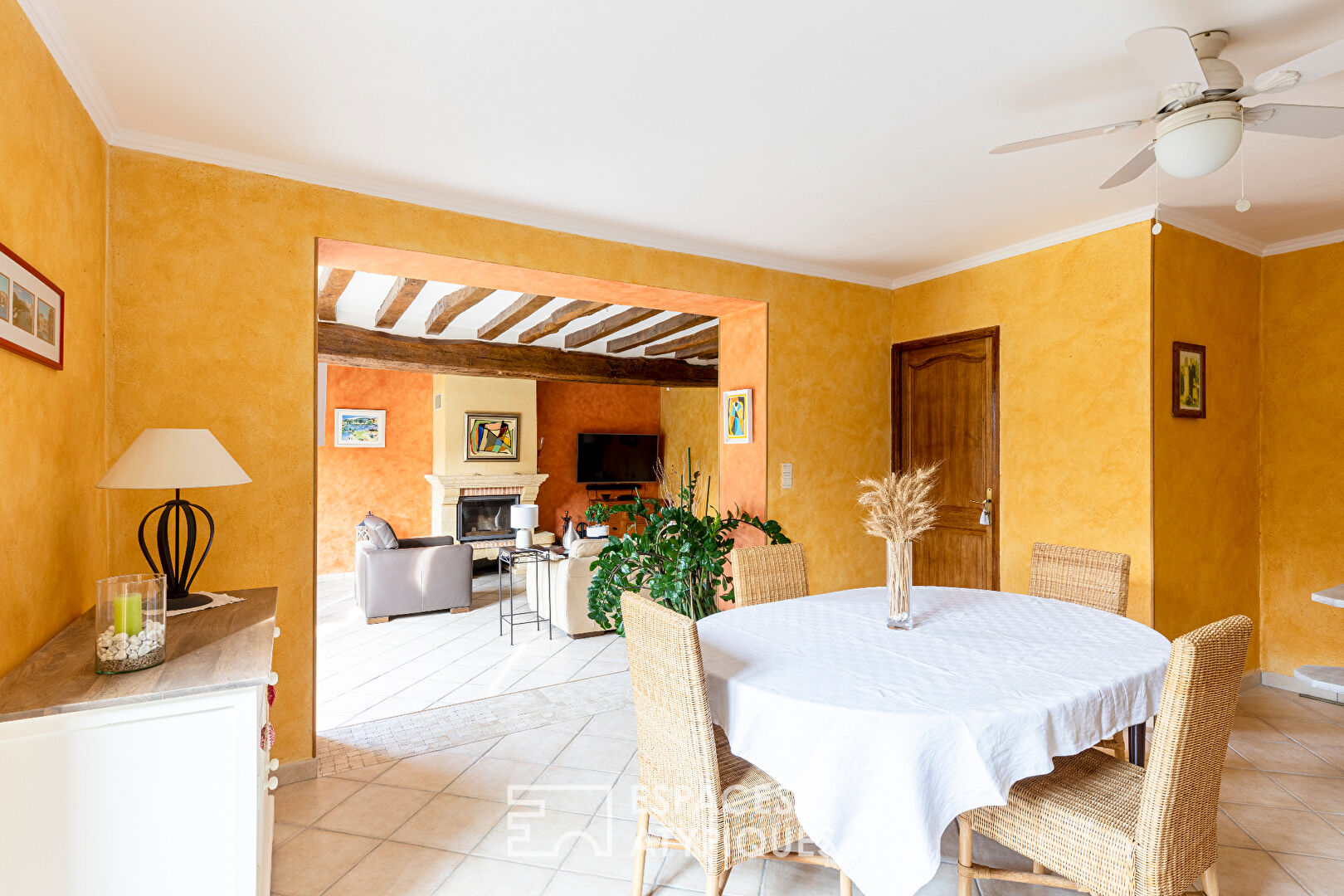 La Belle Embellie – bright farmhouse with swimming pool.
