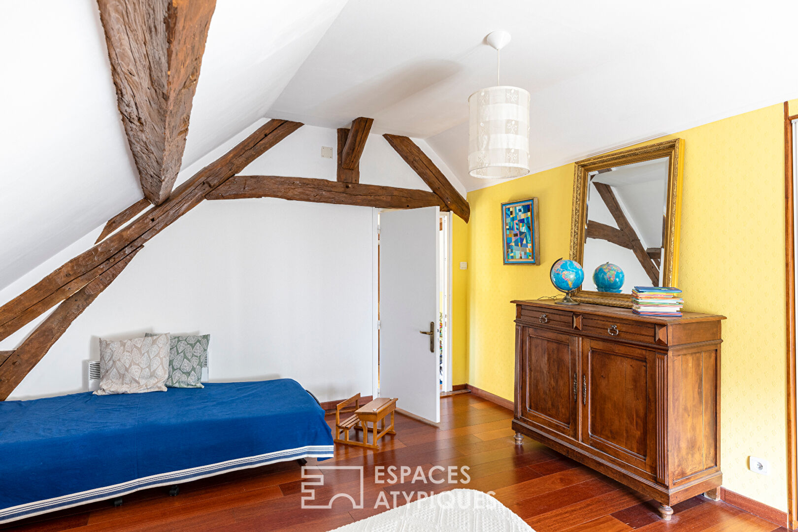 La Belle Embellie – bright farmhouse with swimming pool.