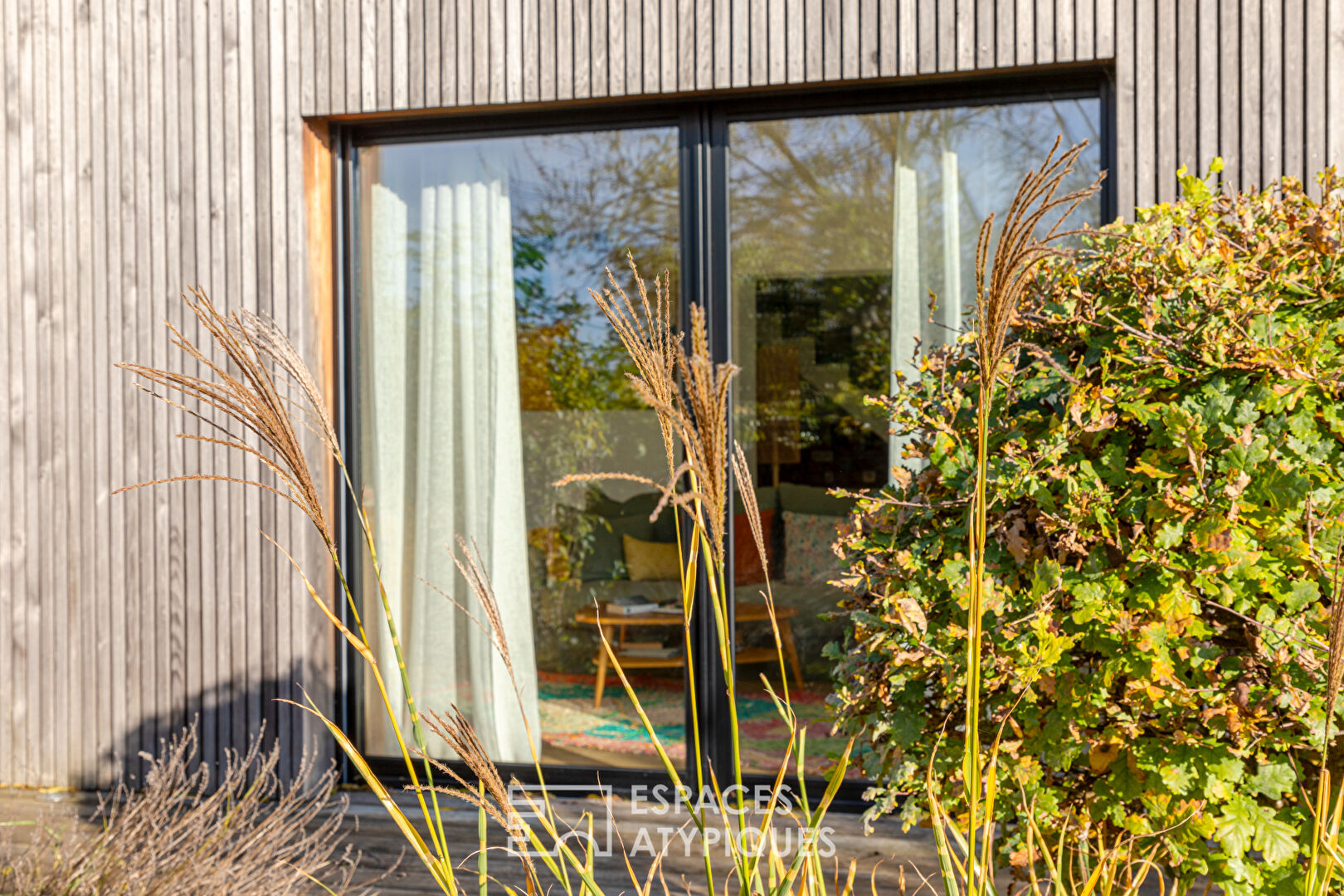 Propriété rénovée et ses deux appartements indépendants à ossature bois.