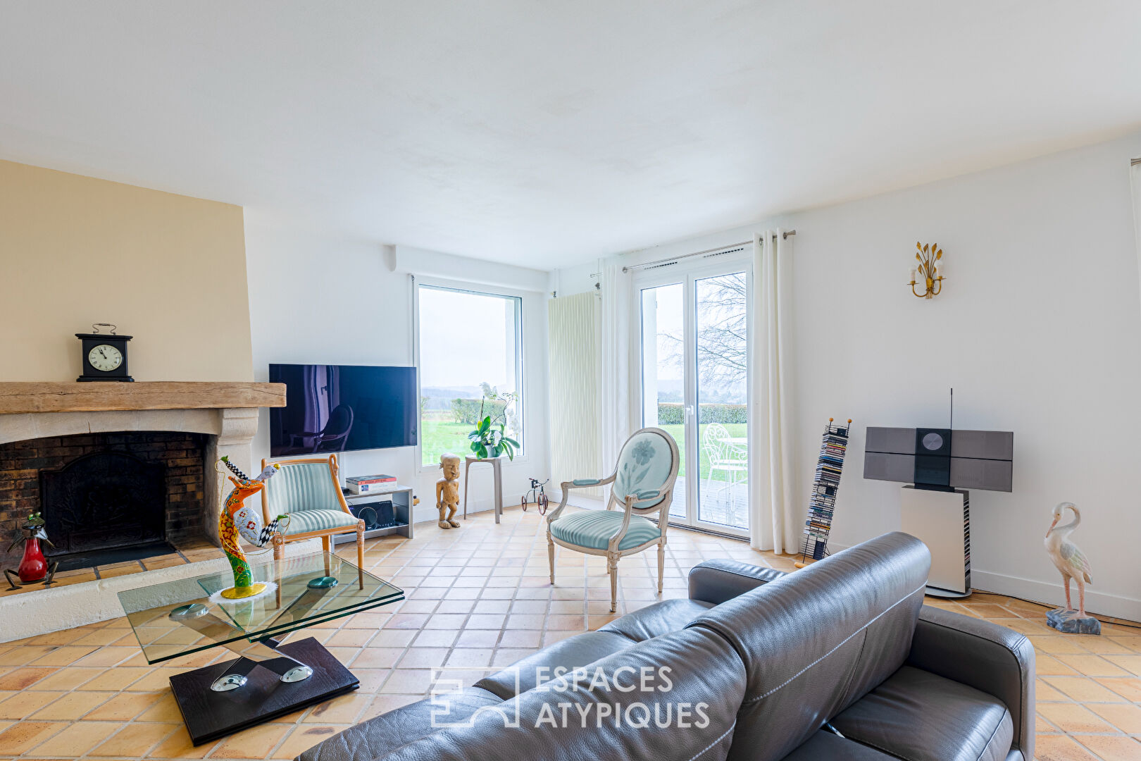 Modern property with panoramic views