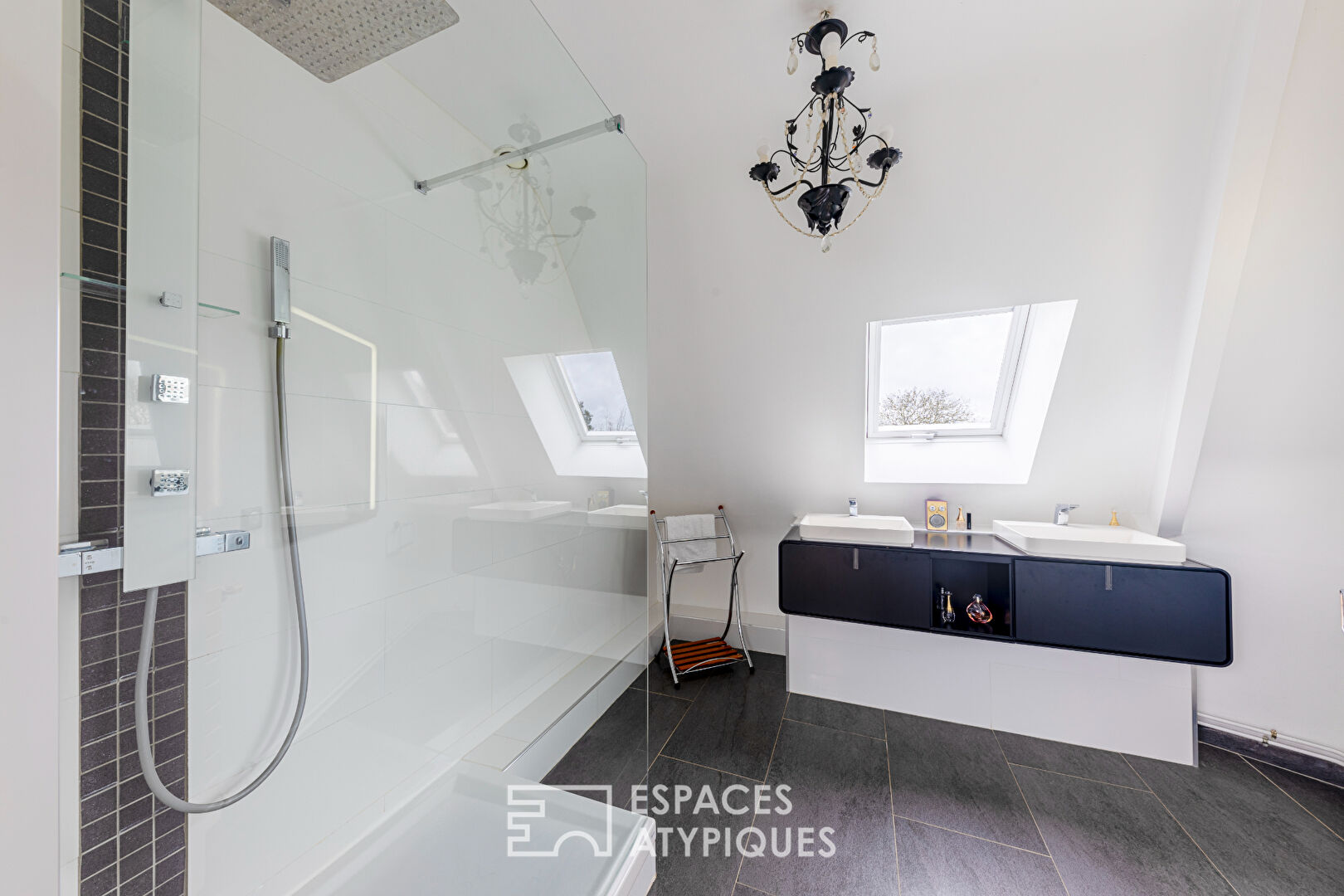 Modern property with panoramic views