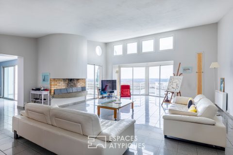 Maison d’Architecte avec vue exceptionnelle sur les étangs de Cergy et piscine intérieure.