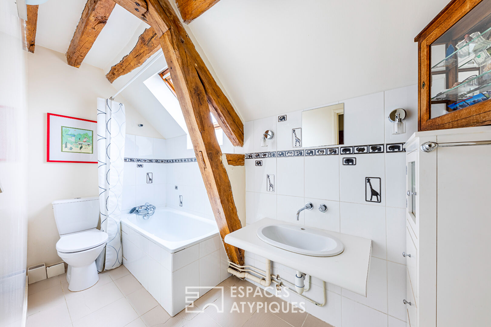 Warm family home in the heart of the village of Livilliers