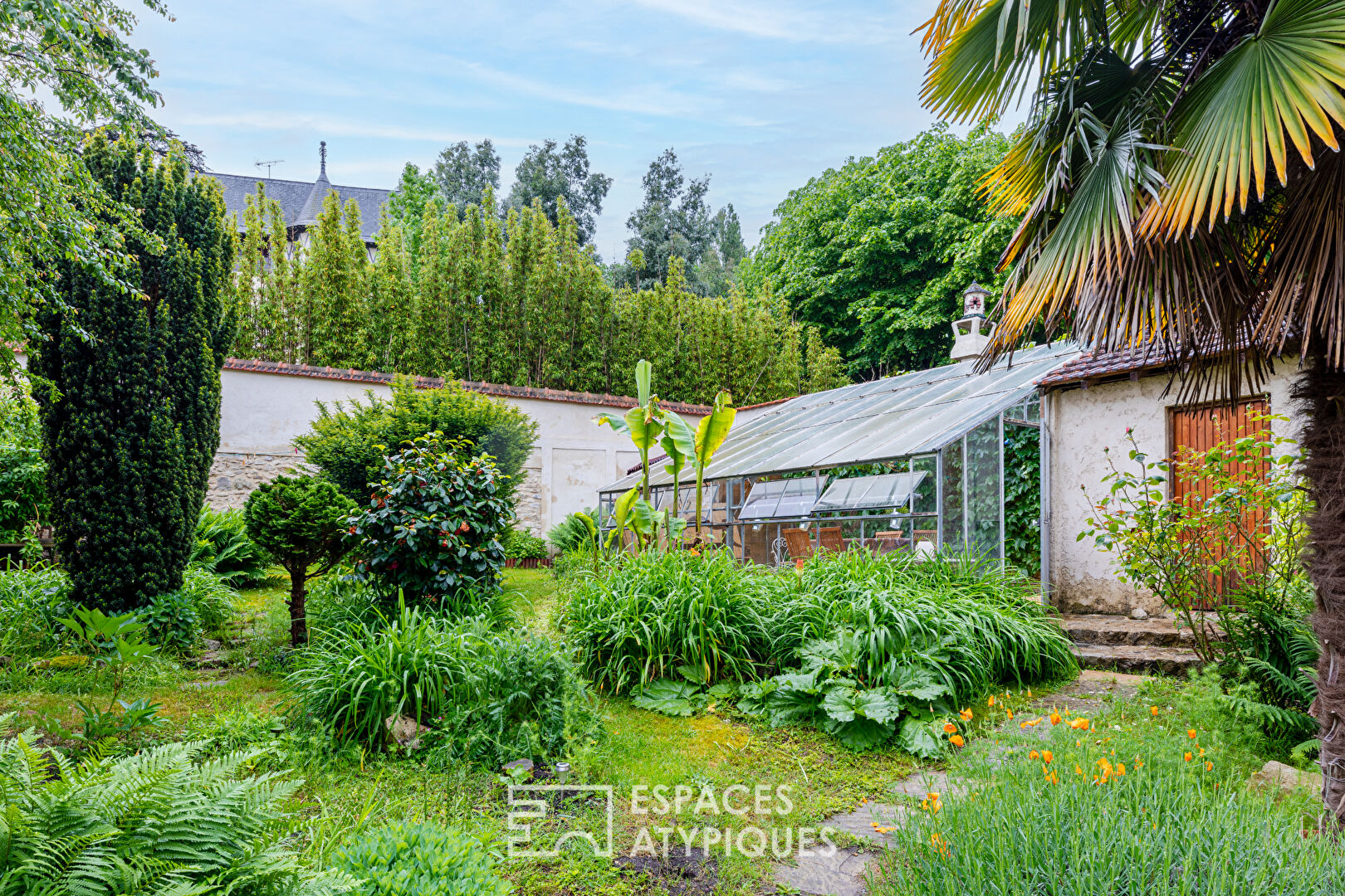 Townhouse with landscaped garden