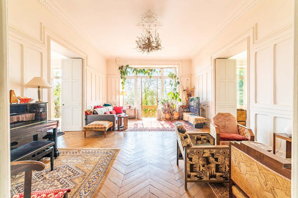 Surprenant Chalet Suisse Second Empire à Saint Prix