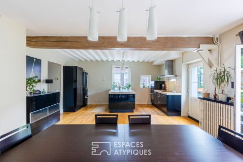 Vexin stone house with terraces, small garden and independent studio