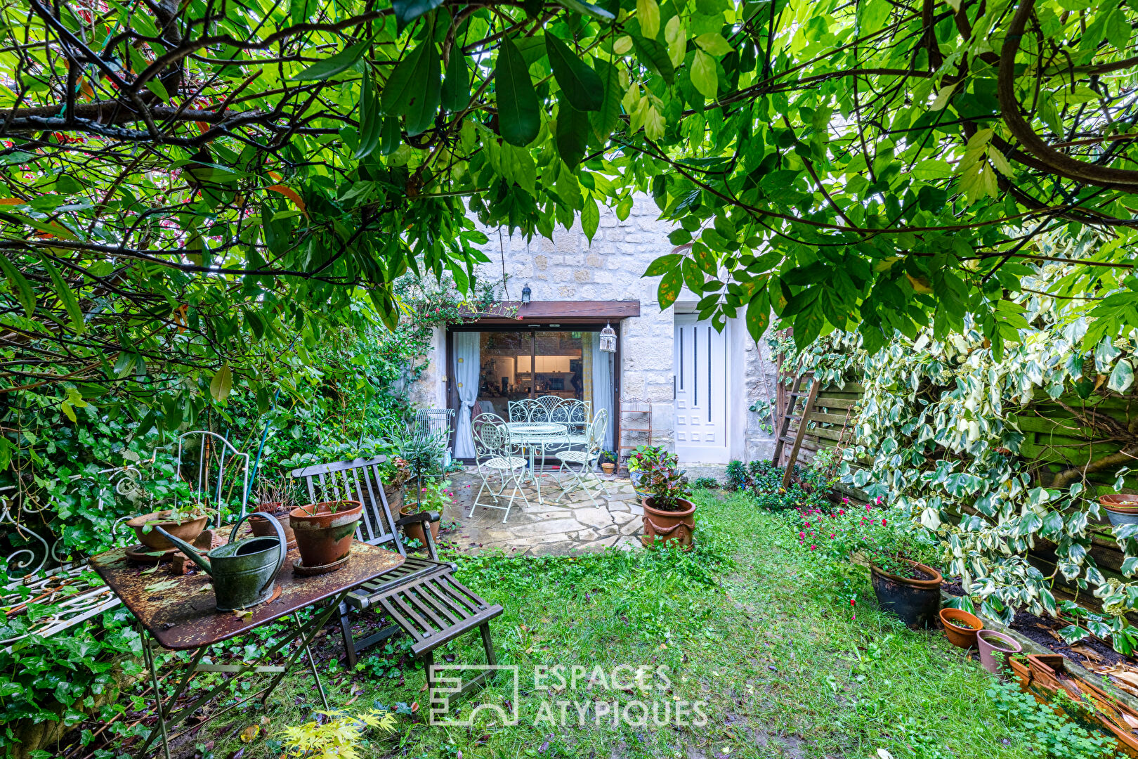 Maison d’artiste avec cour privative et potentiel d’aménagement à L’Isle-Adam