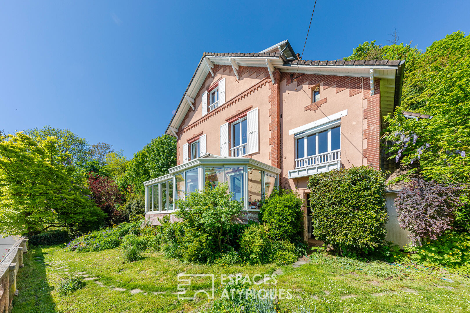 Belle  demeure familiale  de caractère à proximité de L’Isle-Adam
