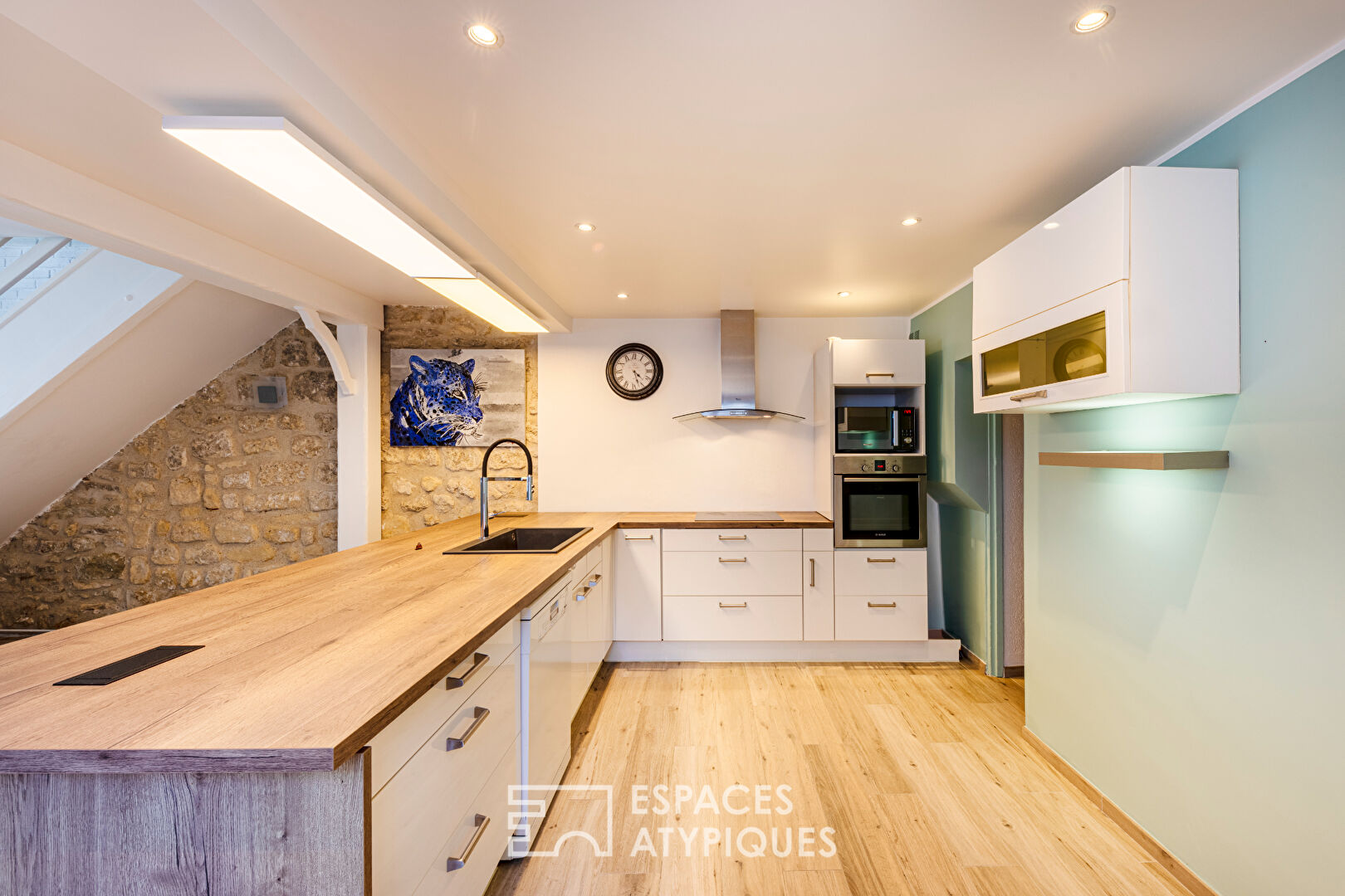 An old soul in a new heart: a modernly renovated family home 35 minutes from Paris