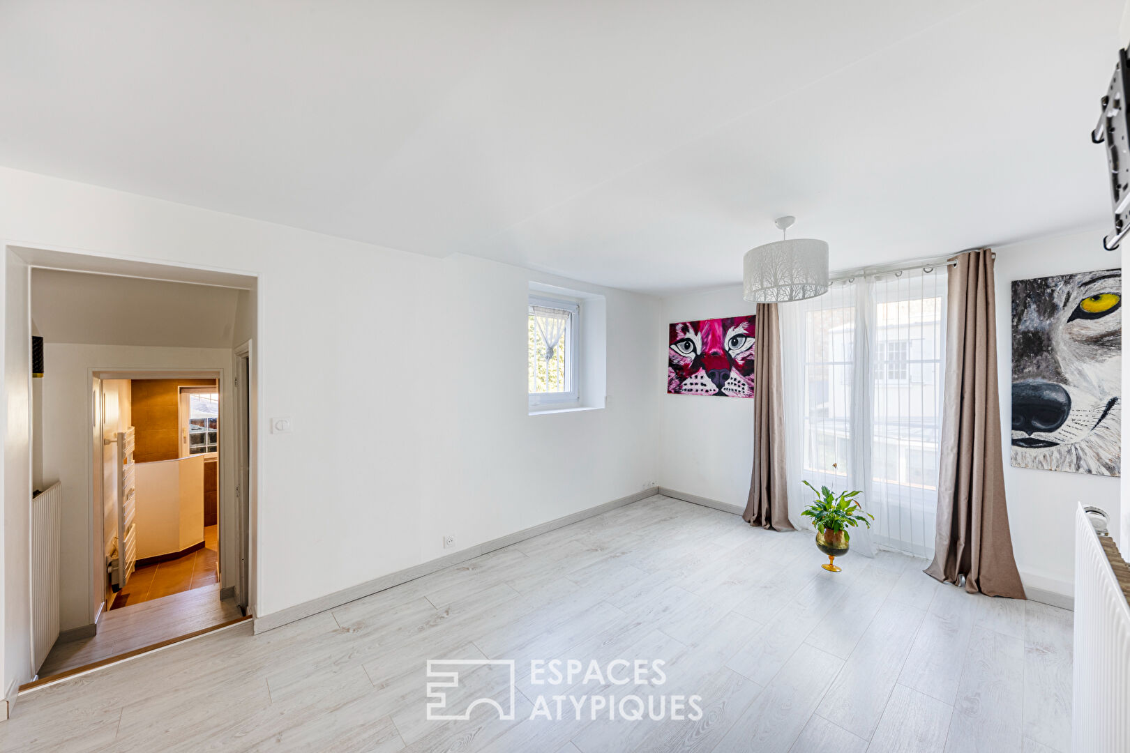 An old soul in a new heart: a modernly renovated family home 35 minutes from Paris